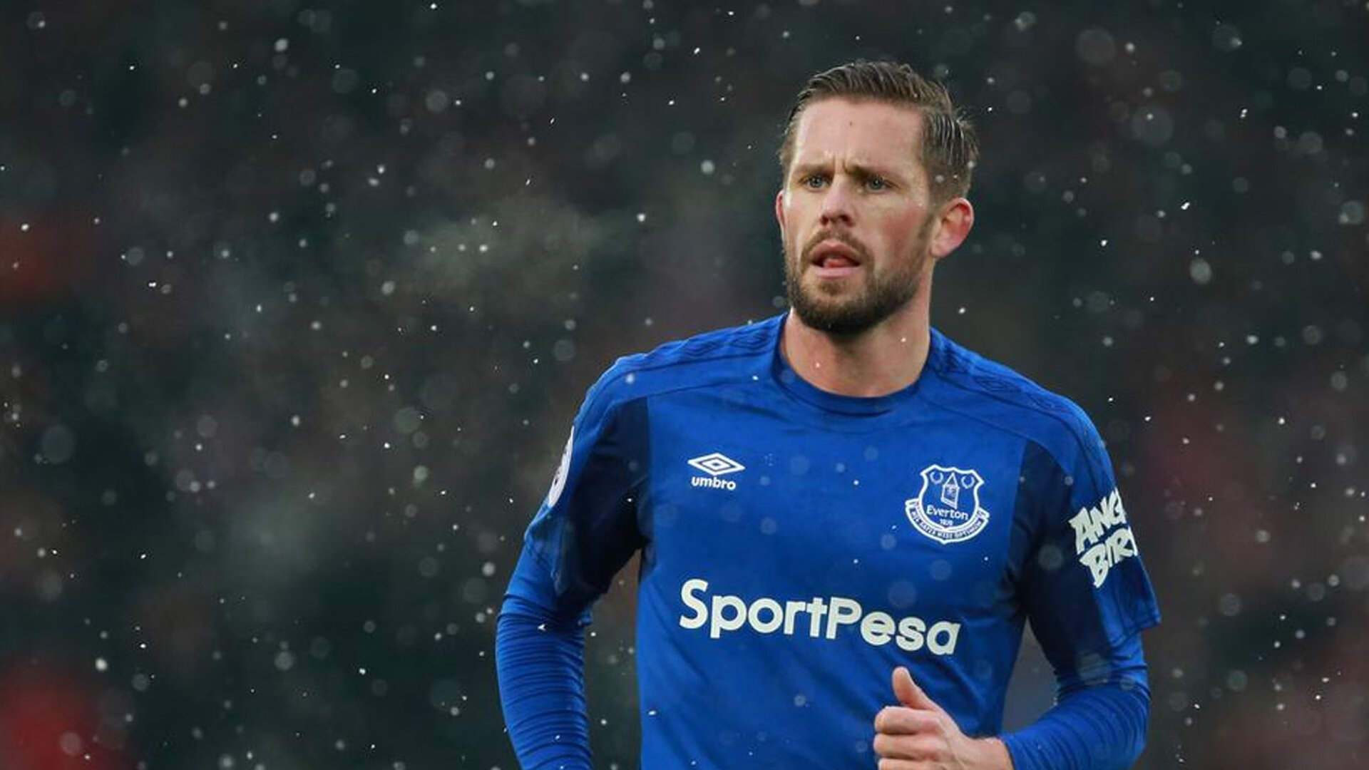 开云体育平台-主教练罗纳德·科曼在欧洲杯前面临伤病困扰，弗兰基·德容和库普梅纳斯等主力缺阵。